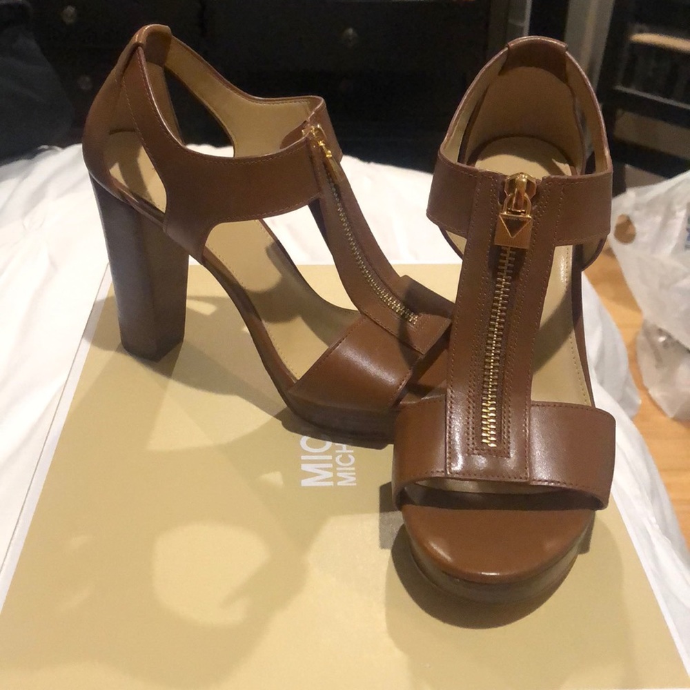 Michael Kors Berkley Lock Sandal